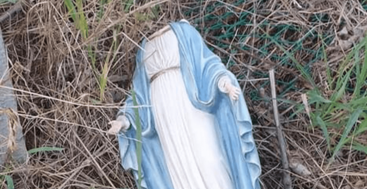 Vandali In Azione A Valeggio Decapitata Statua Della Madonna