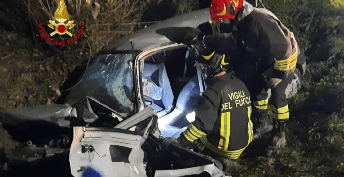 Tragedia Nellultimo Giorno Dellanno Scontro Frontale Muore 47enne