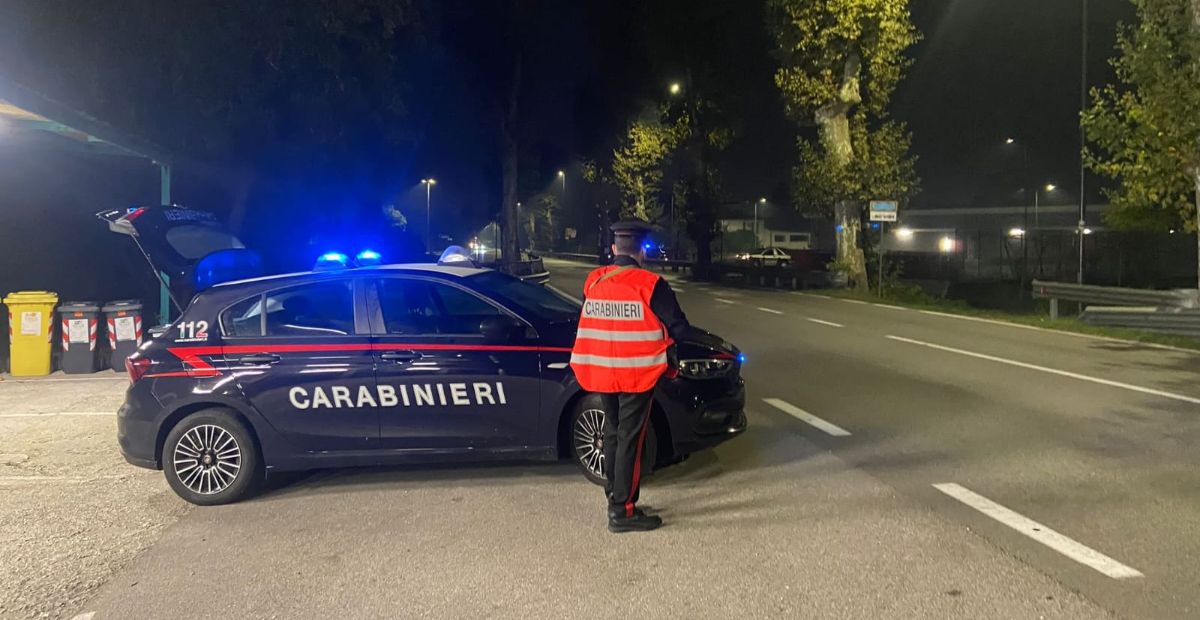 Carabiniere Gli Salva La Vita Lui Ubriaco Gli Sferra Un Pugno In