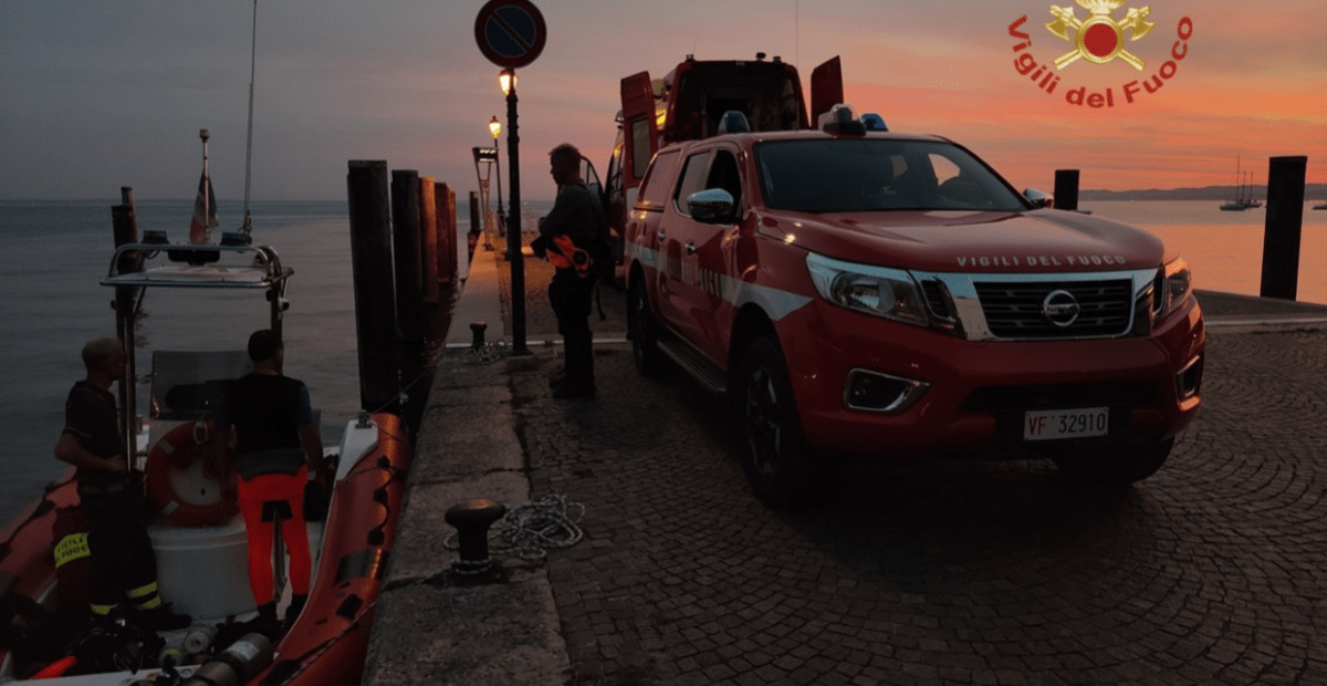 Si Tuffa Dalla Nave Ma Non Riemerge 28enne Disperso Nel Lago Di Garda