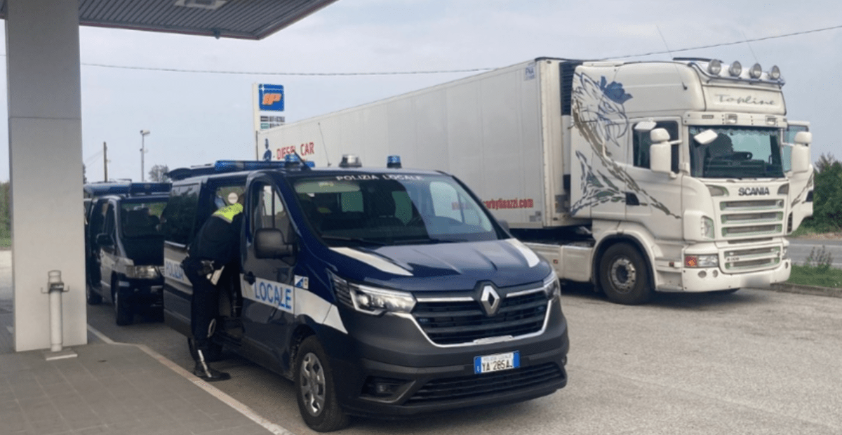 Controlli Della Polizia Locale Lungo La Statale Del Santo 8 Mezzi