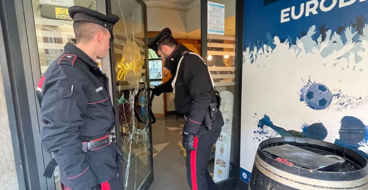 Furto Ad Isola Della Scala Spaccano La Porta D Ingresso E Rubano Il