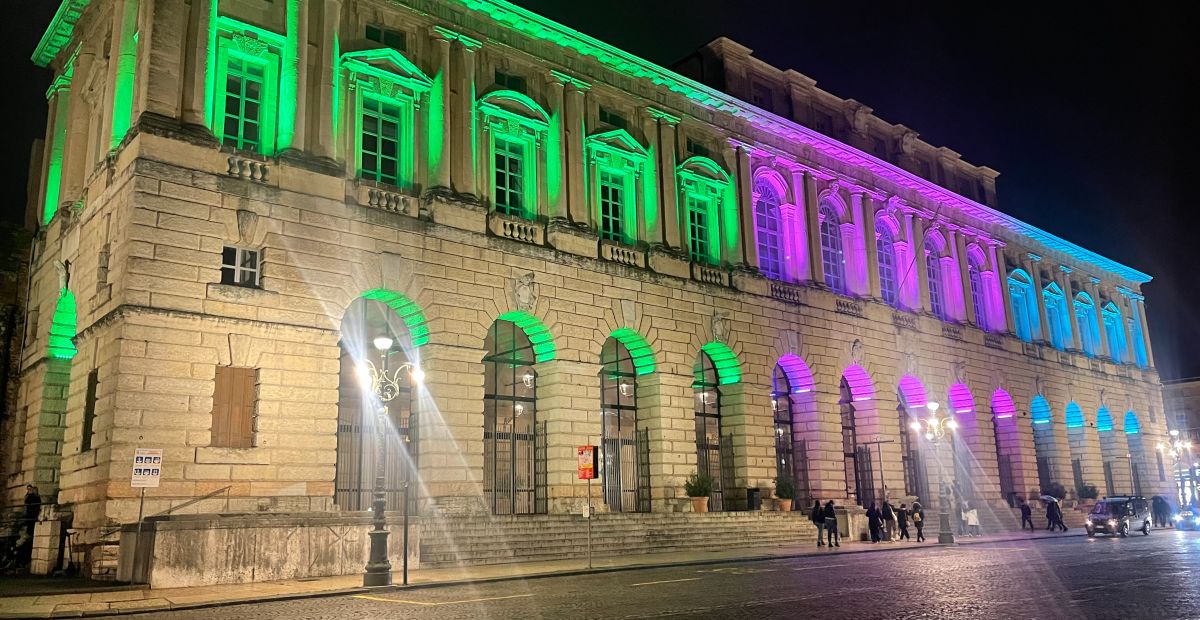 Il Palazzo Della Gran Guardia Si Illumina Per La Giornata Delle