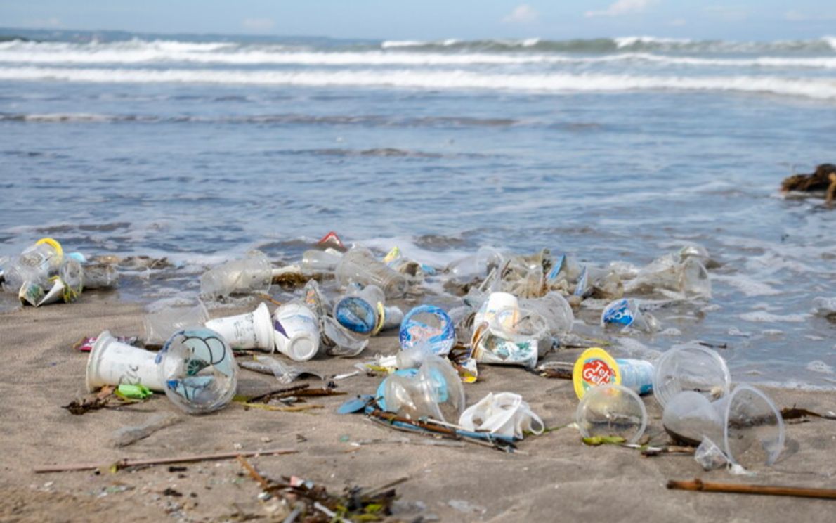 Sulle Spiagge Italiane Rifiuti Ogni Metri Telenuovo Telenuovo