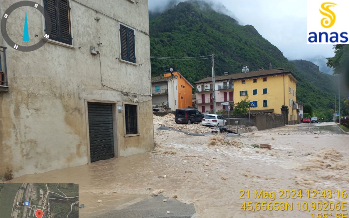 MALTEMPO Esonda Torrente In Val DAdige Interrotte SS 12 E Ferrovia