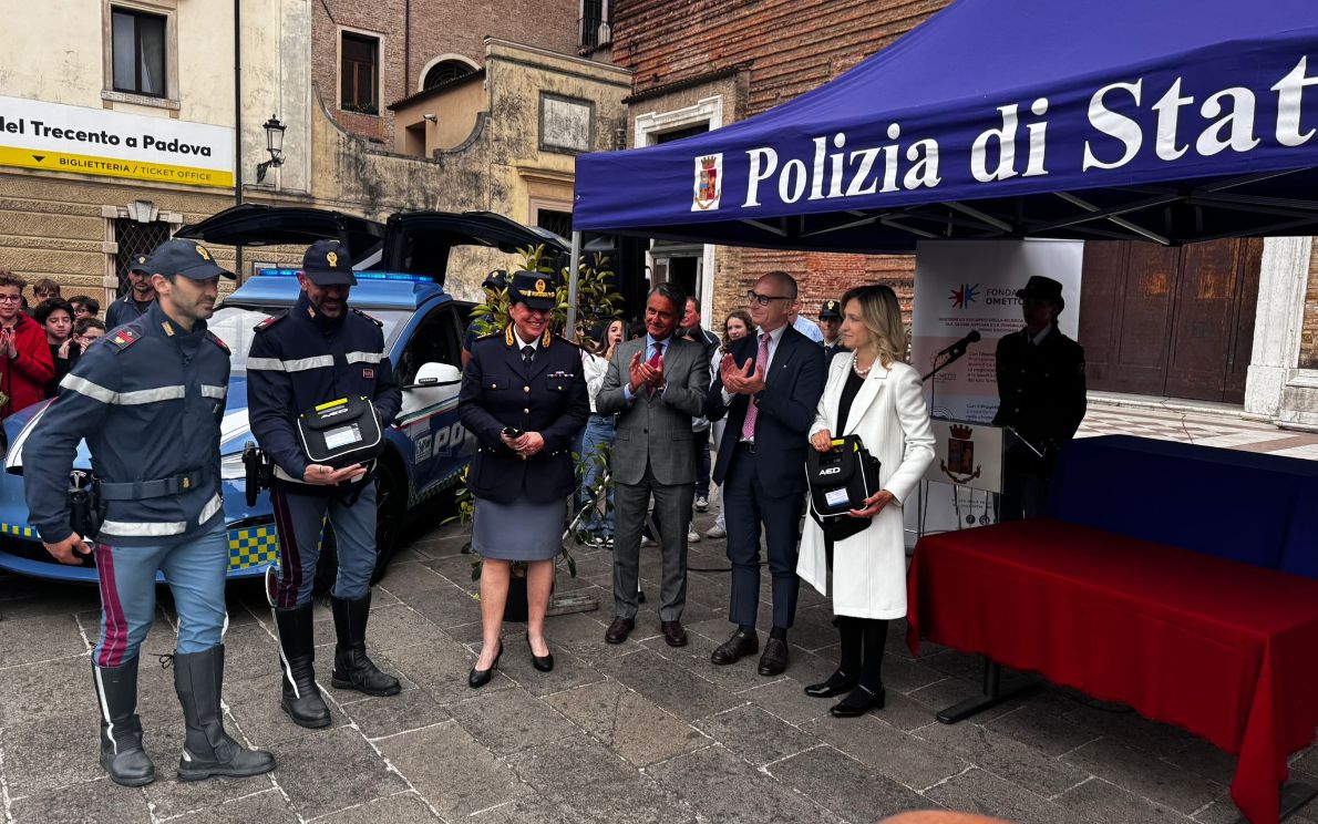 Fondazione Ometto Dona 7 Defibrillatori Alla Polizia Di Padova