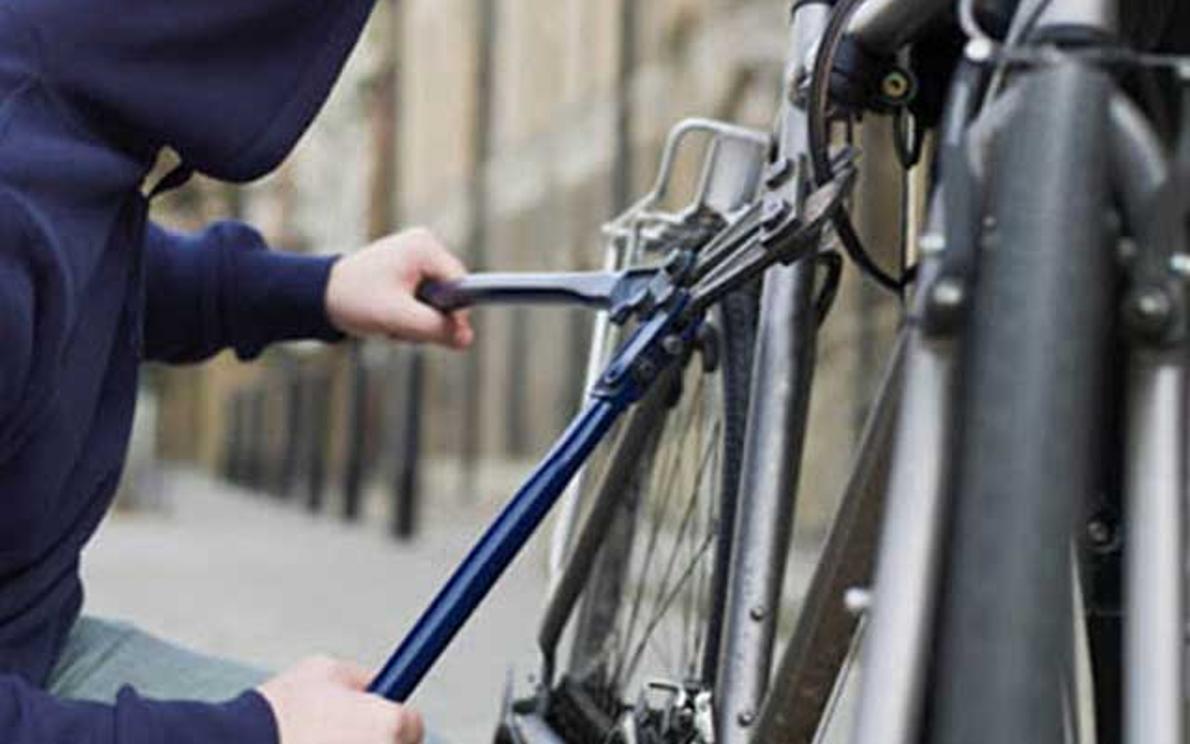 Tenta di rubare una bici davanti alla Questura, arrestato un tunisino  40enne | TgPadova | Telenuovo