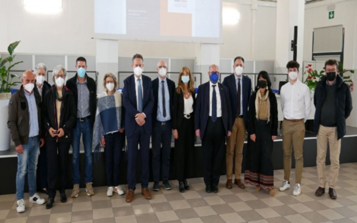 Detenuti che hanno tinteggiato il Liceo Curiel