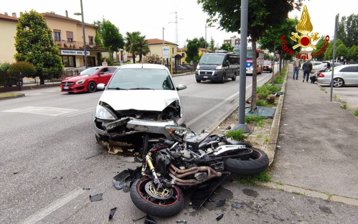 Scontro Auto-moto: Grave Un Centauro Di 26 Anni | TgPadova | Telenuovo