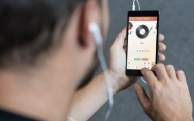 Musica dai cellulari alle casse
