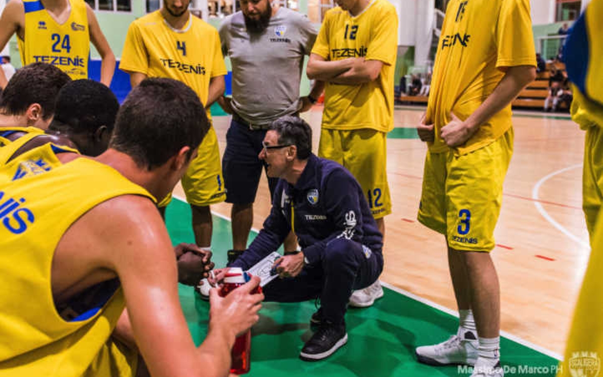 Coach Marcelletti (De Marco)