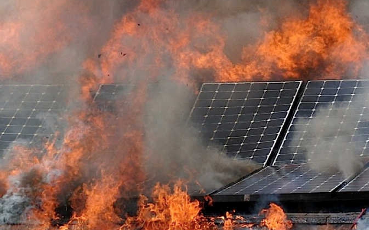 Pannelli fotovoltaici in fiamme