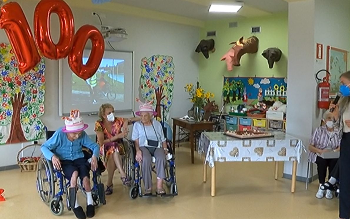 La festa per le centenarie