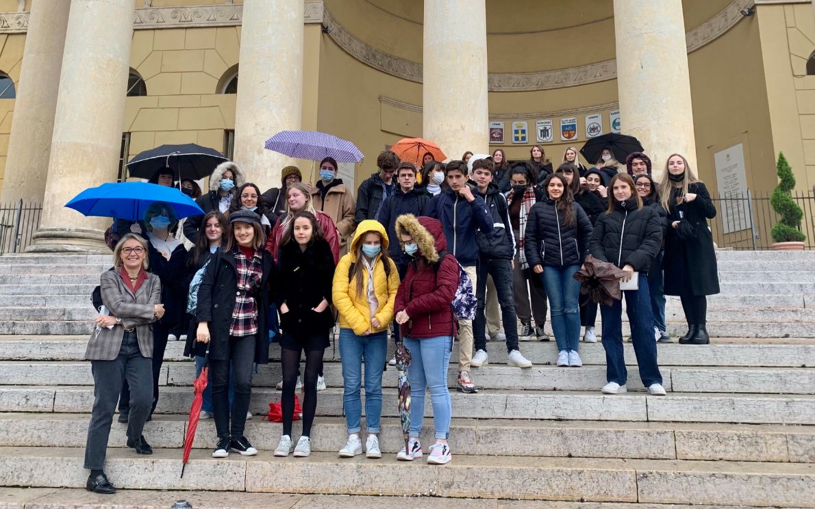 Assessore Francesca Briani con gli studenti