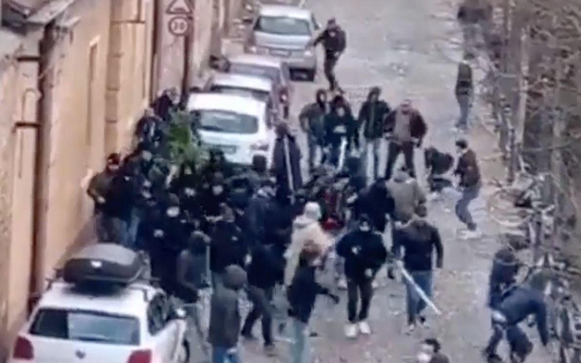 Scontro tra ultras a Mantova