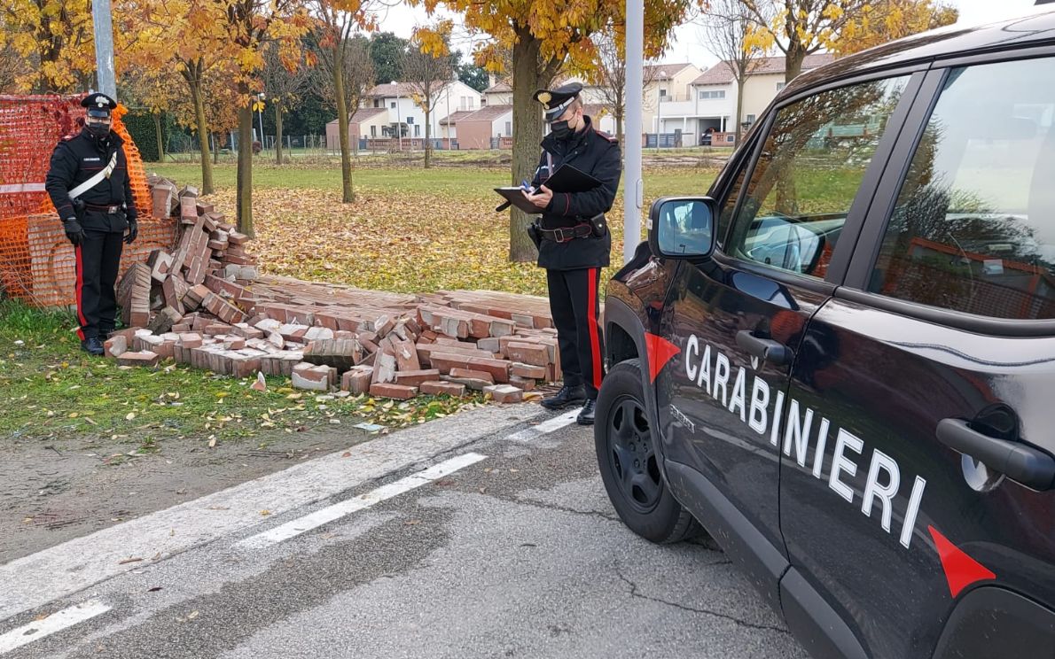 Carabinieri, muro abbattuto a Piazzola sul Brenta