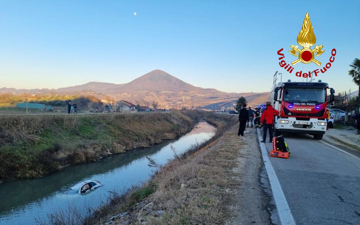 Automobilista salvata nel Canale Bisatto