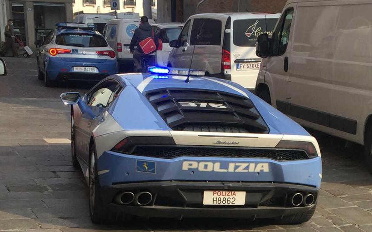 Polizia trasporta organi con Lamborghini