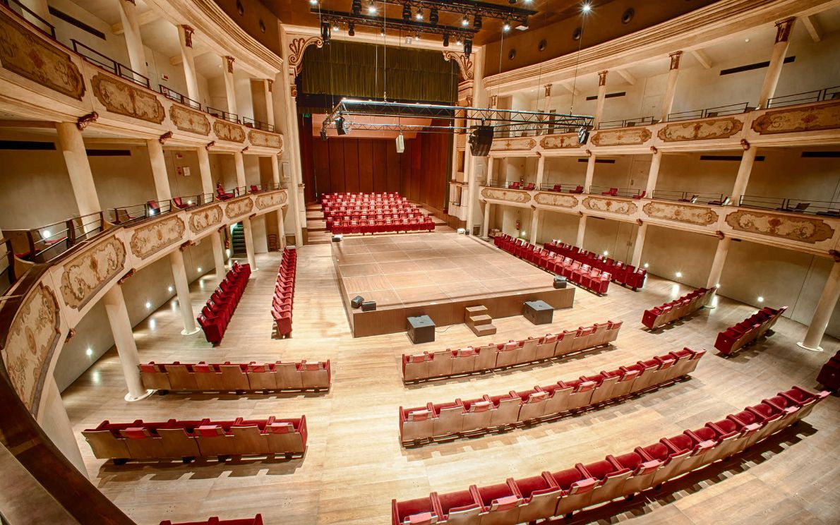 Teatro Ristori col Palco centrale (foto Claudio Martinelli)