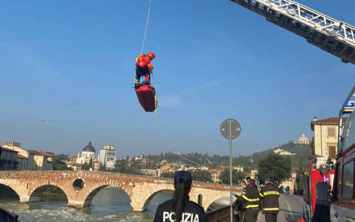Polizia e Pompieri in azione a Ponte Pietra