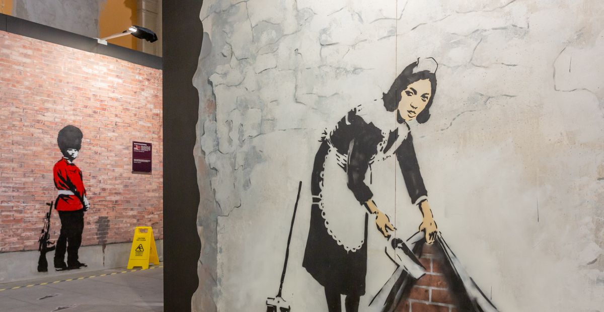 Mostra Di Banksy A Verona: La Stazione Di Porta Nuova Si Trasforma In ...