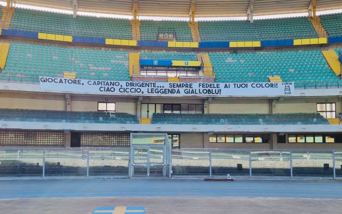 Lo striscione al Bentegodi
