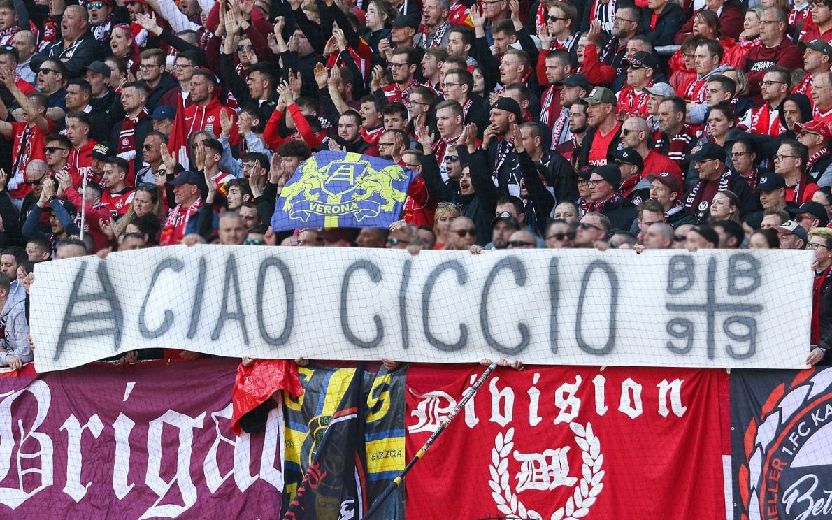 Lo striscione per Mascetti
