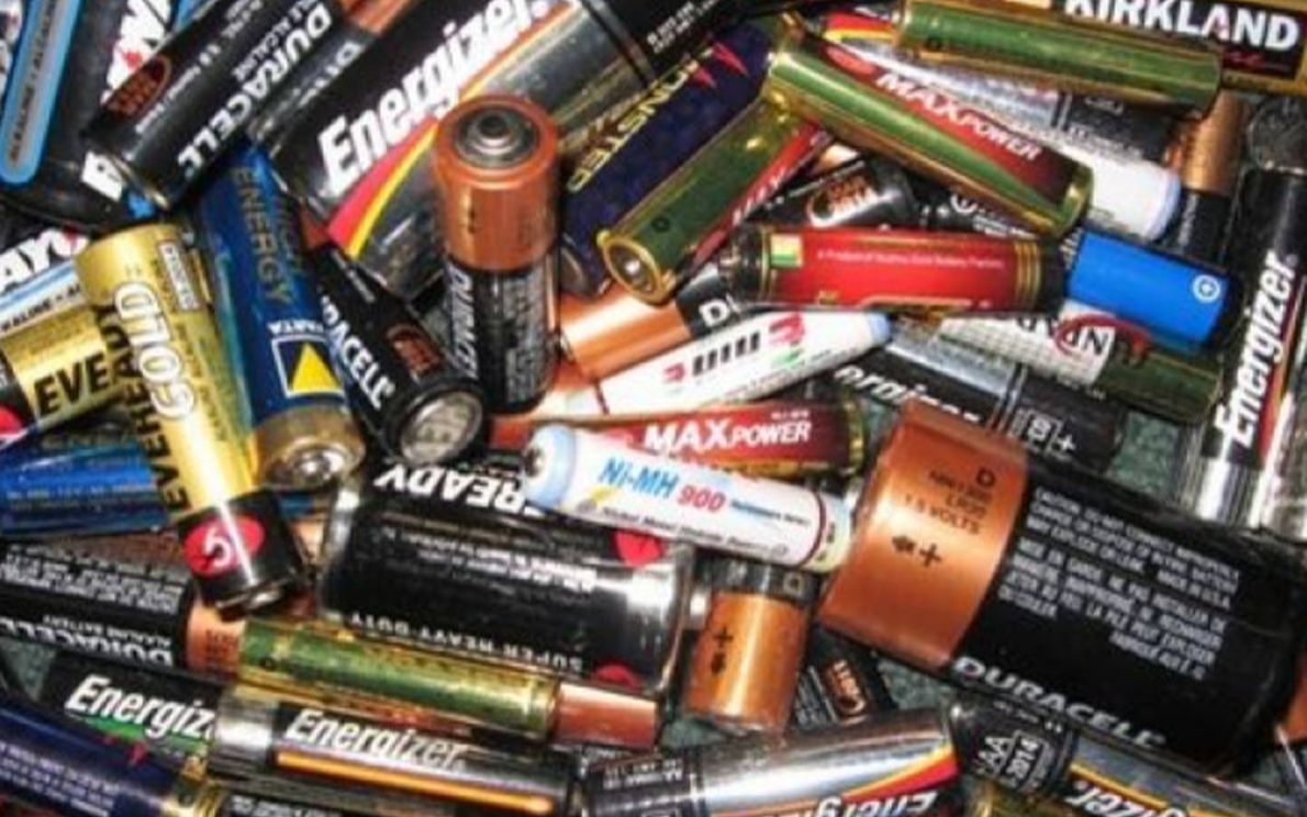 Pile esauste, pericolose per l'ambiente se smaltite in modo errato ma risorsa preziosa