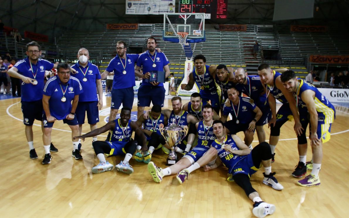 Tezenis festeggia lo scudetto di A2