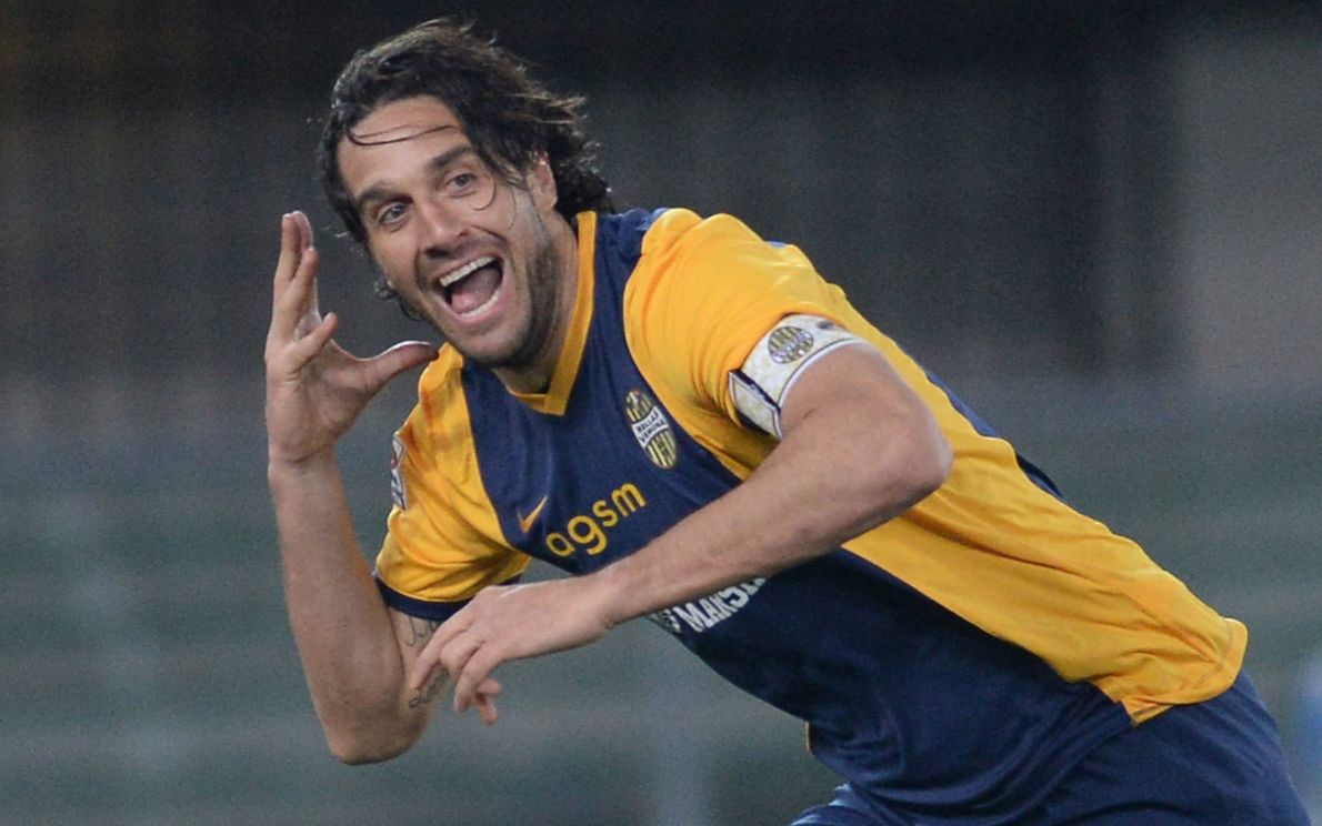 Luca Toni, doppietta al Milan