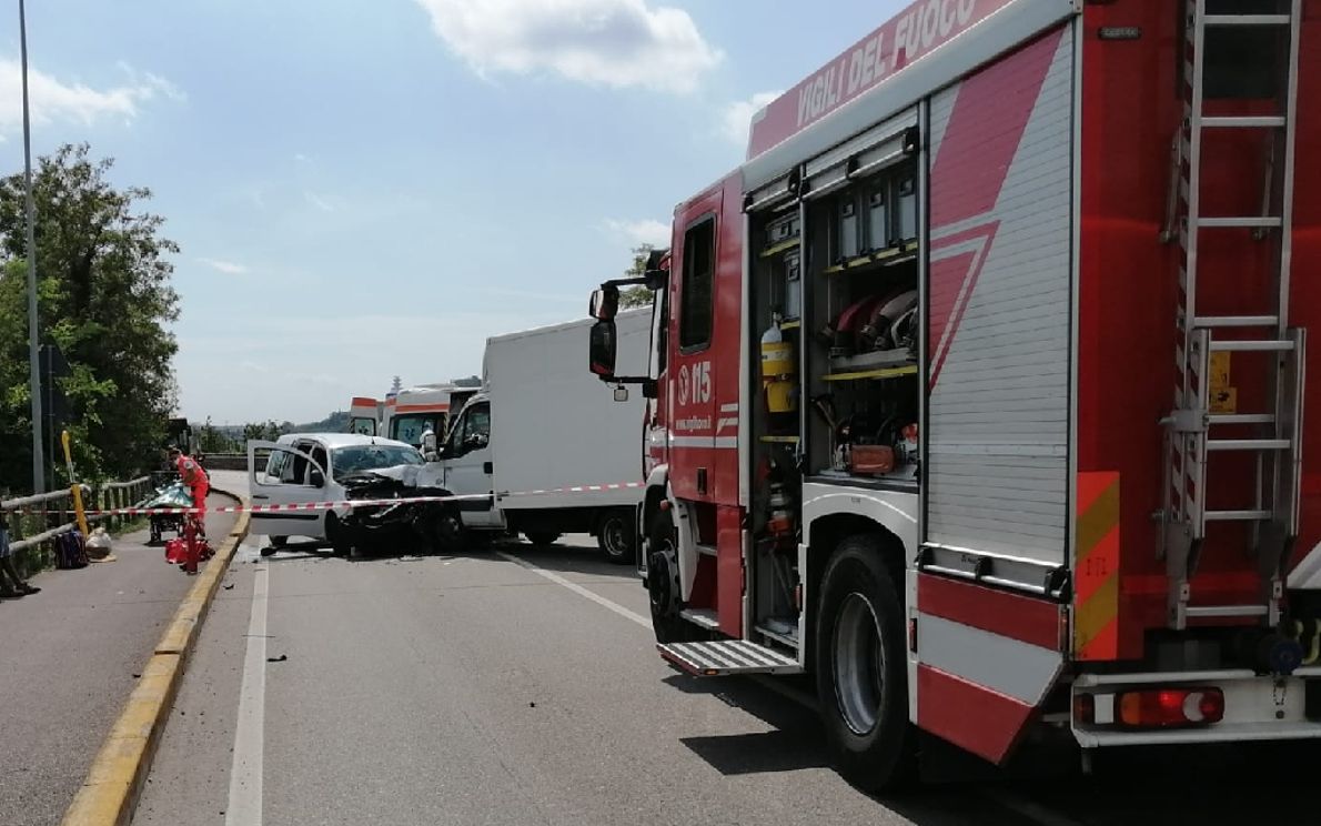 Frontale Tra Un'auto E Un Furgone, Due Feriti | TgVerona | Telenuovo