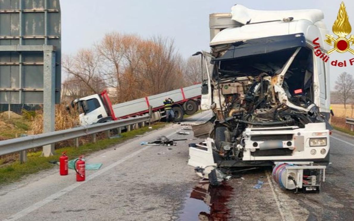 Ancora Un Incidente Lungo La SR 308, Scontro Tra Camion E Traffico In ...