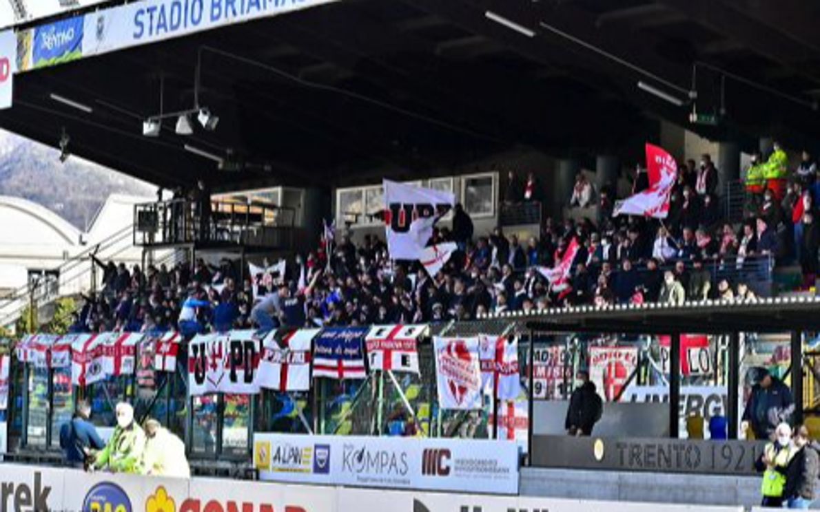 tifosi biancoscudati al Briamasco (foto Calli)