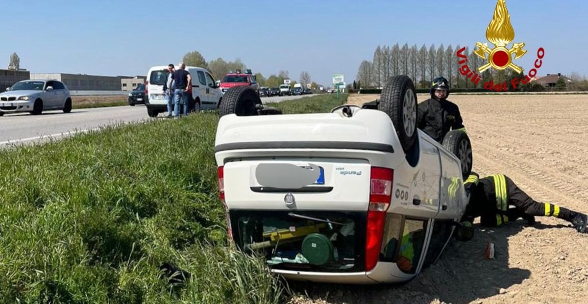 Spaventoso Incidente A Codevigo: Esce Di Strada E Si Ribalta Con L'auto ...