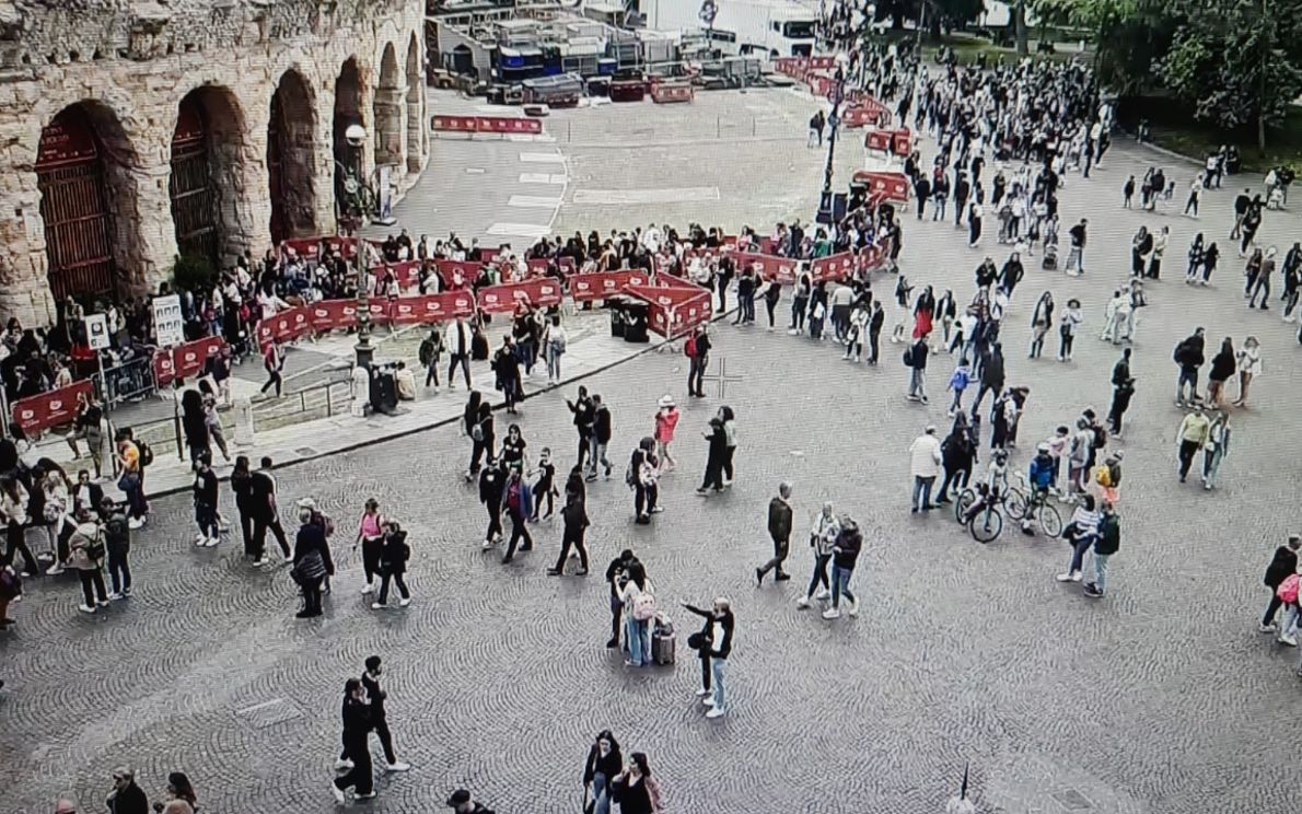 Centro pieno di turisti