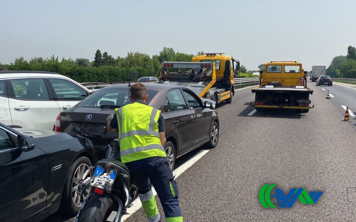 Incidente A Vigonza Lungo La A4, Coinvolte Quattro Auto E Una Moto: Tre ...