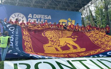 Zaia a Pontida con bandiera del leone di San Marco