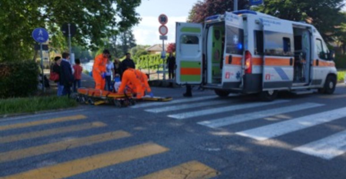 Ambulanza, pedone investito
