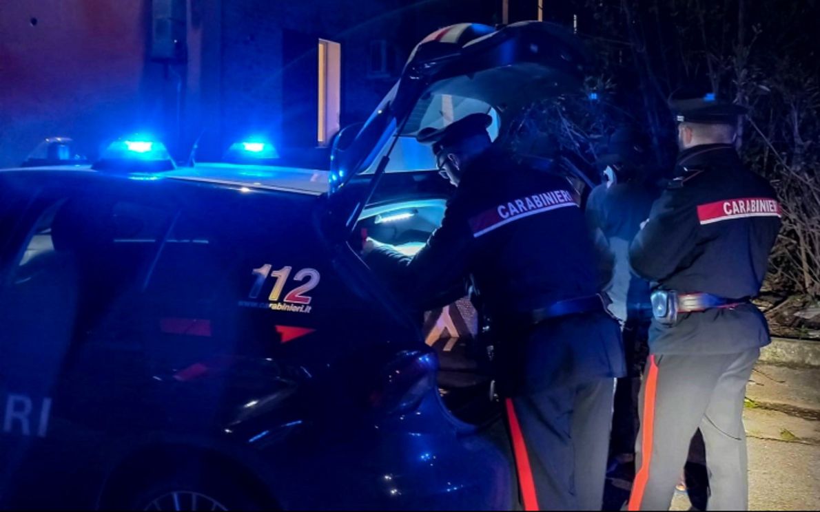 Minaccia E Aggredisce Carabinieri, Arrestato | TgVerona | Telenuovo