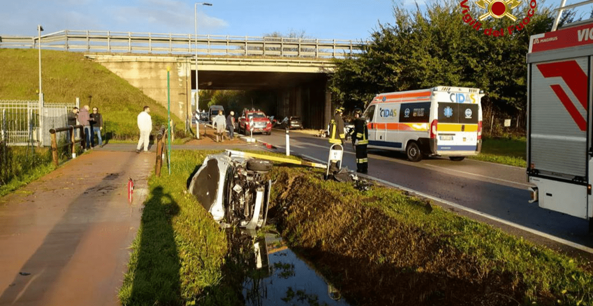 Violento Scontro Tra Due Auto A Due Carrare Una Finisce Rovesciata Tgpadova Telenuovo