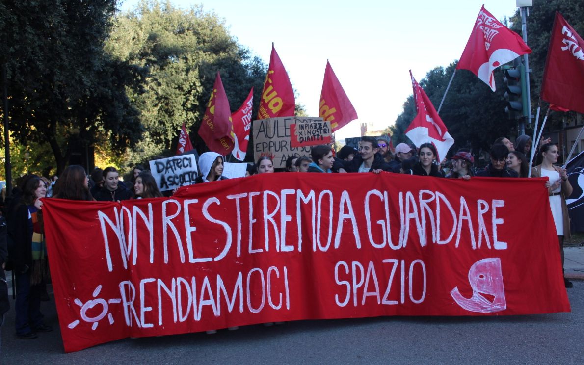 Sciopero Generale, In Piazza Anche Gli Studenti Veronesi | TgVerona ...