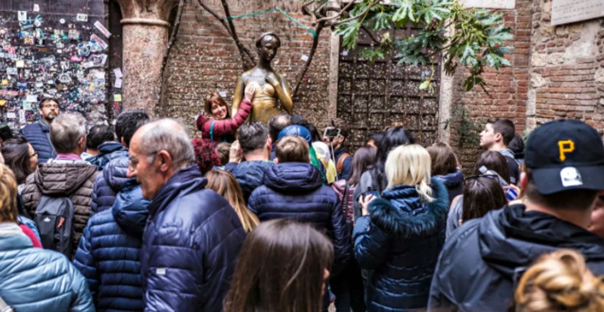 Turisti alla casa di Giulietta
