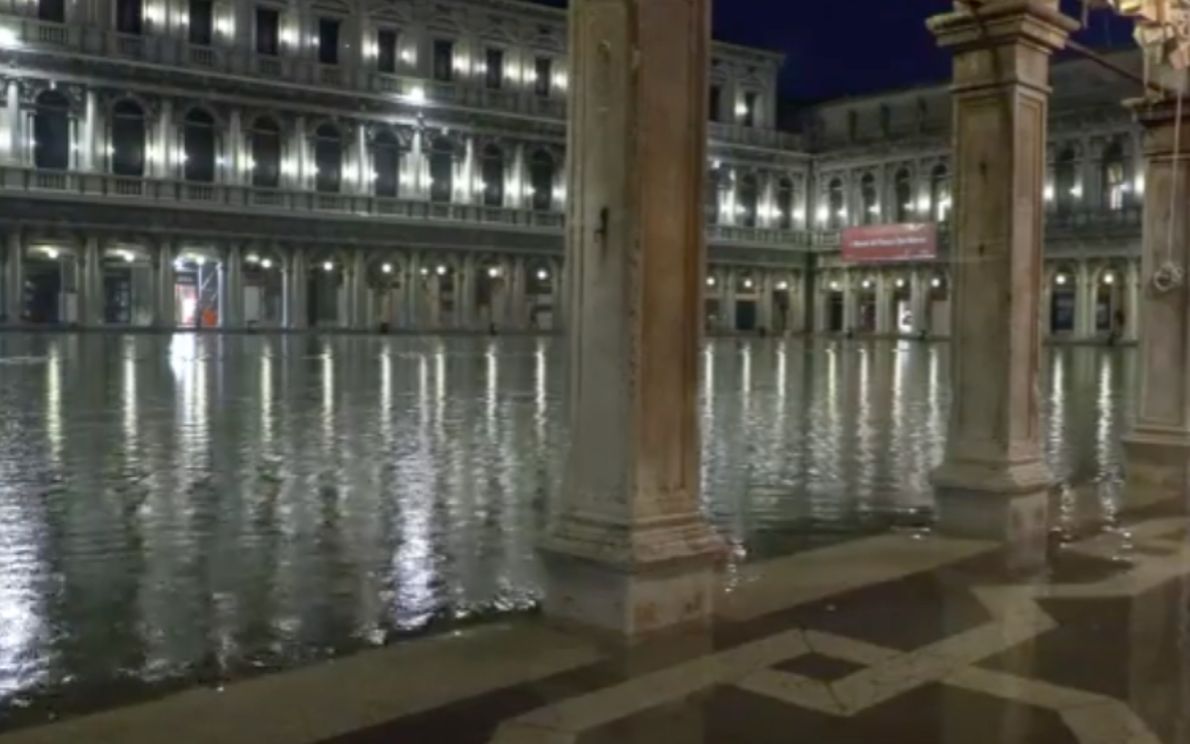 Epifania A Venezia Marea Sale Fino A Centimetri Mose Fermo Acqua