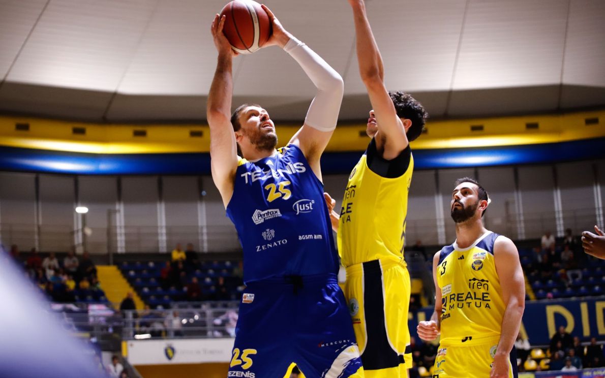 Ivan Buva domina, la Tezenis passa a Torino 7787 e nei playoff sfiderà