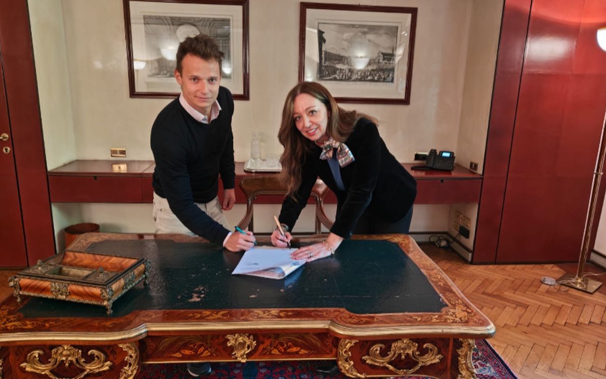 La firma dell’acquisizione