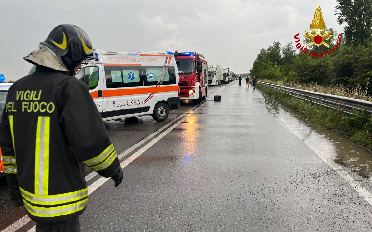 Incidente, vigili del fuoco e ambulanza