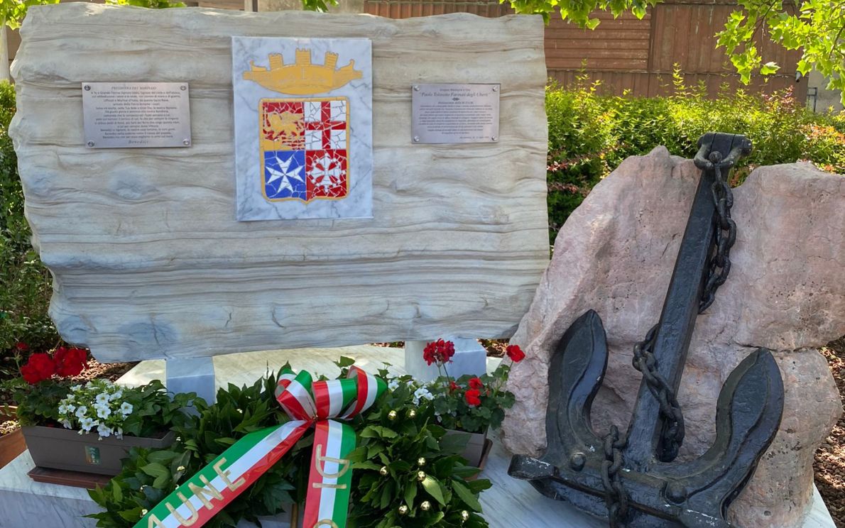 Monumento in piazza Gozzi
