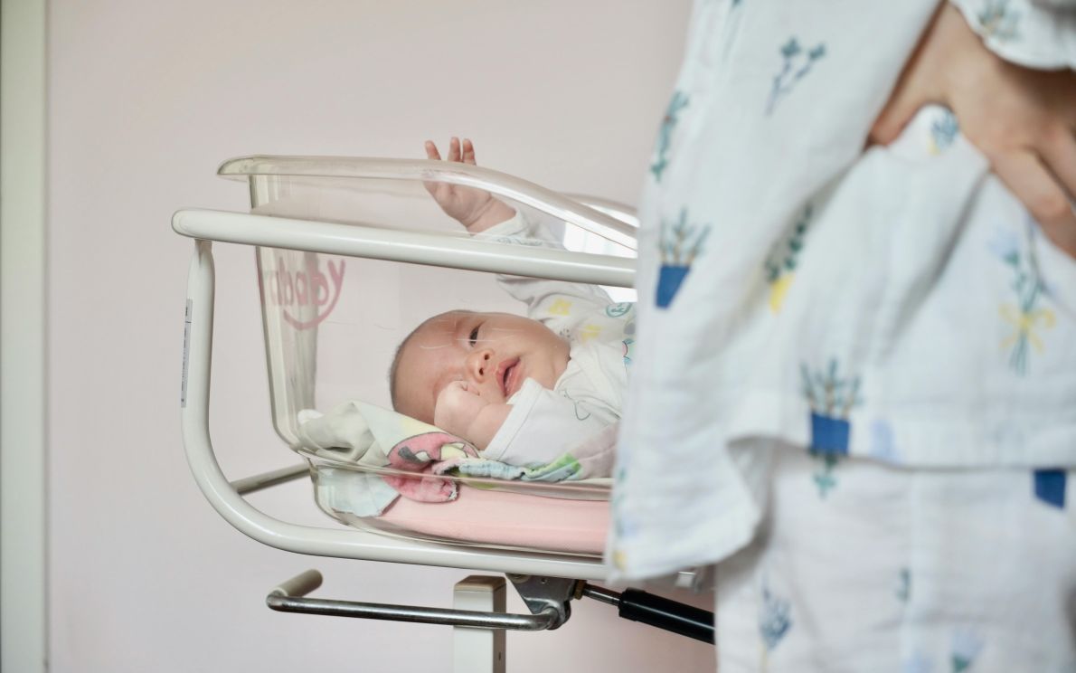 Culla in ospedale (Foto di kenan zhang – Pexels)