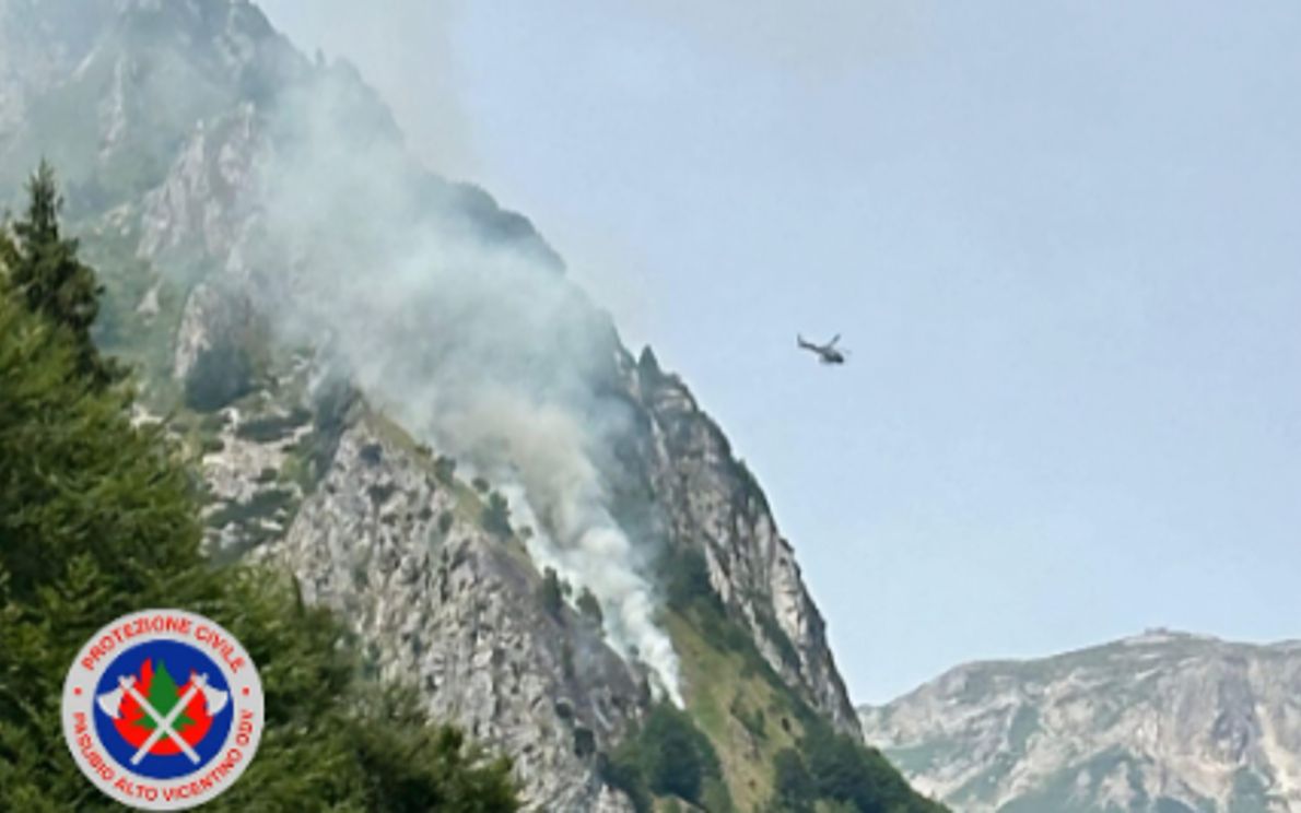 Il fumo in vetta sul Monte Pasubio