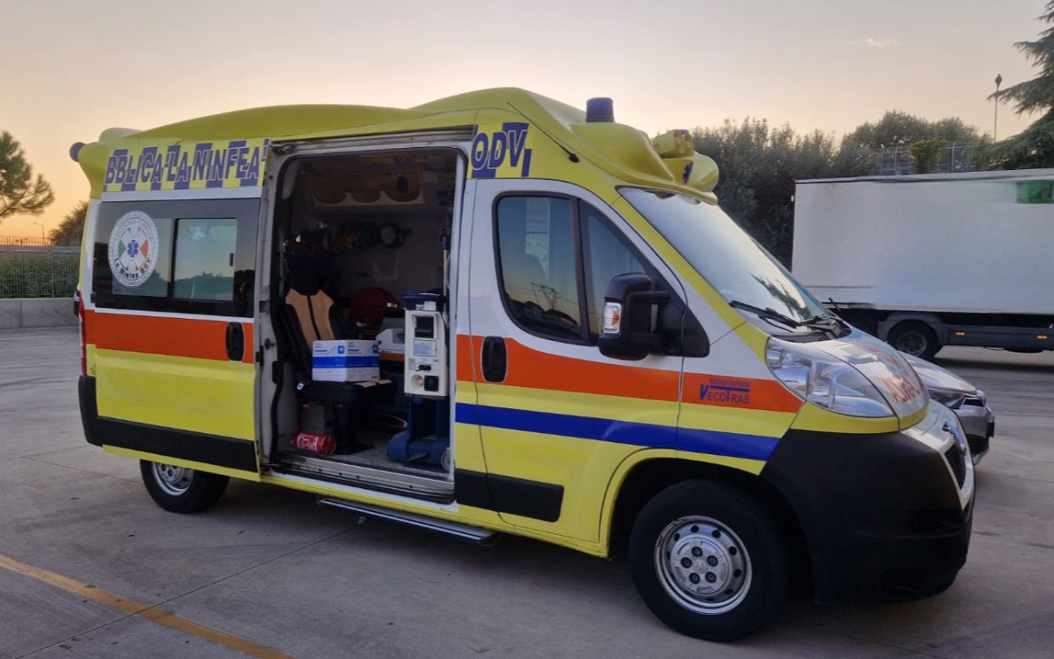 Ambulanza crivellata ucraina